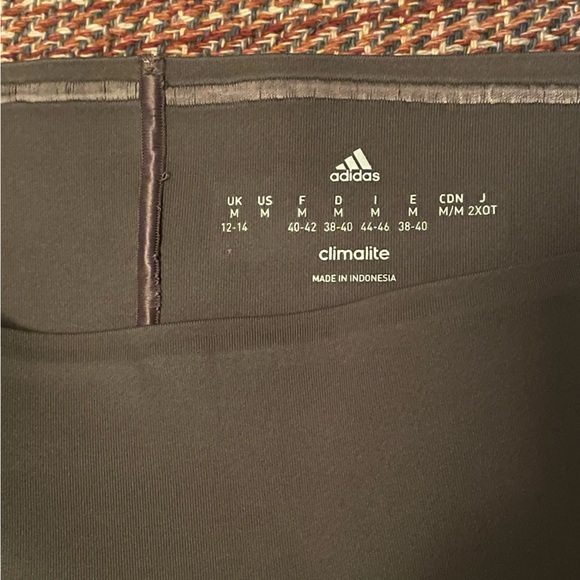 Adidas moisture-wicking long tight black fire print MEDIUM - Picture 5 of 6